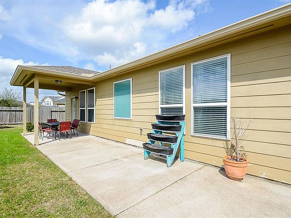 3rd image of 17911 Hyde Cove Ct