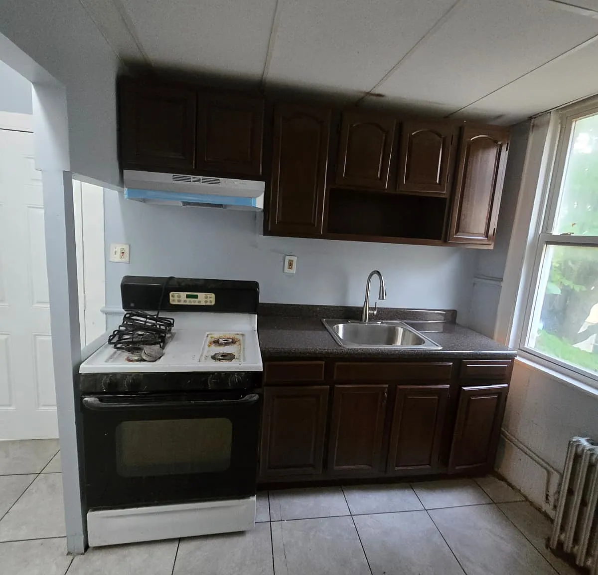 5 bed, $2,000 — Photo 1