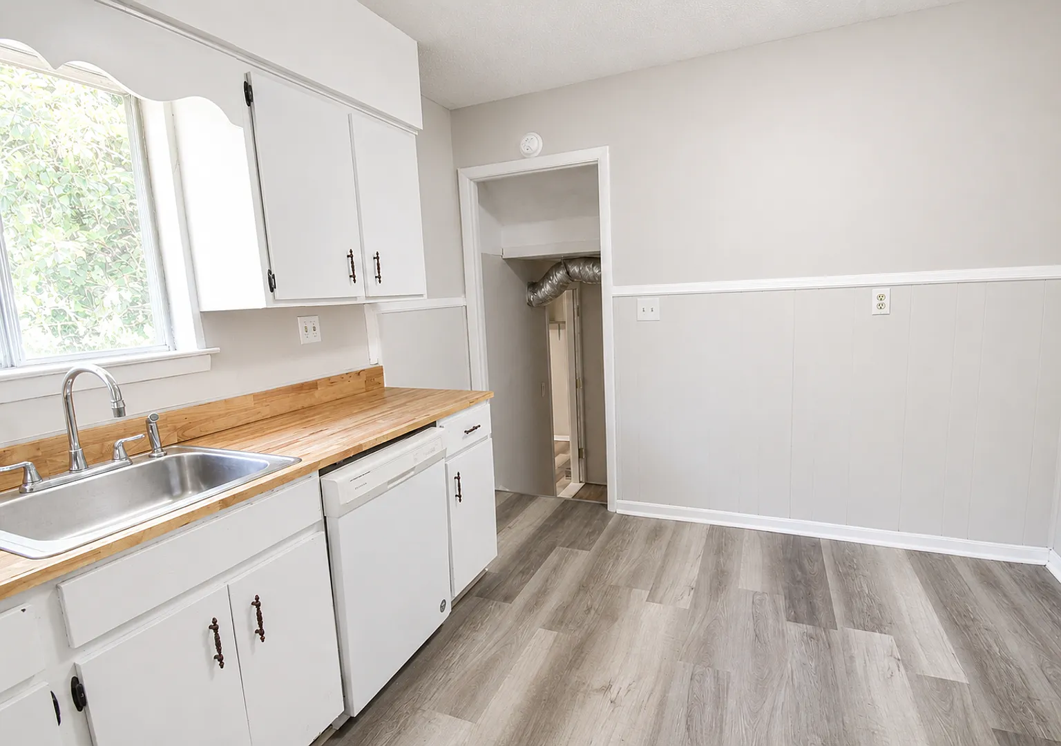 Pet-Friendly Duplex in East Ridge with Fenced Yard & Bonus Room! $350 Off First Month! — Photo 4