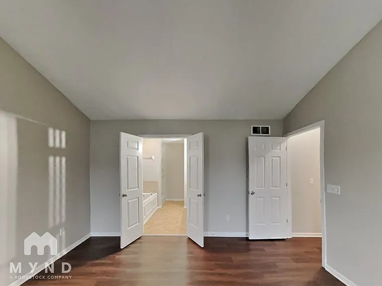 585 Allis Pl E — Photo 12