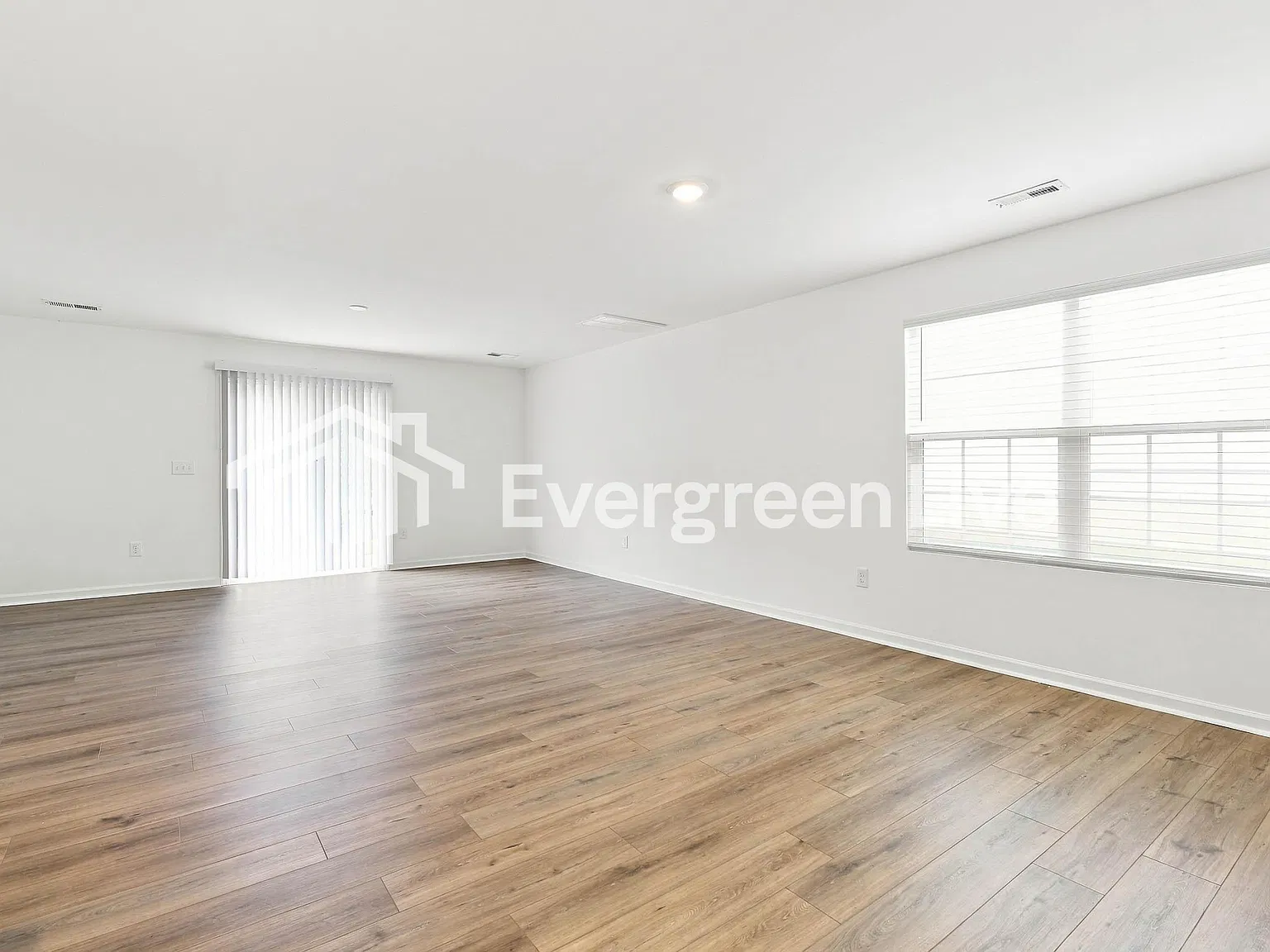 5 bed, 3.0 bath, 2577 sqft, $2,140 — Photo 3