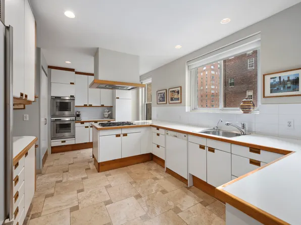 155 East 72nd Street image 9 of 14