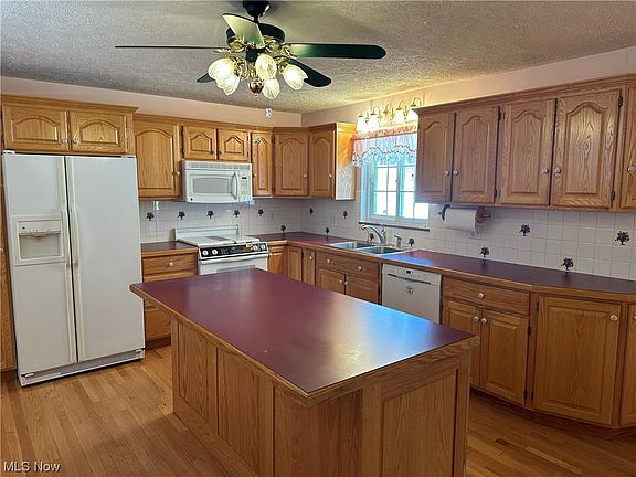 4th image of 16 Willowbrook Dr