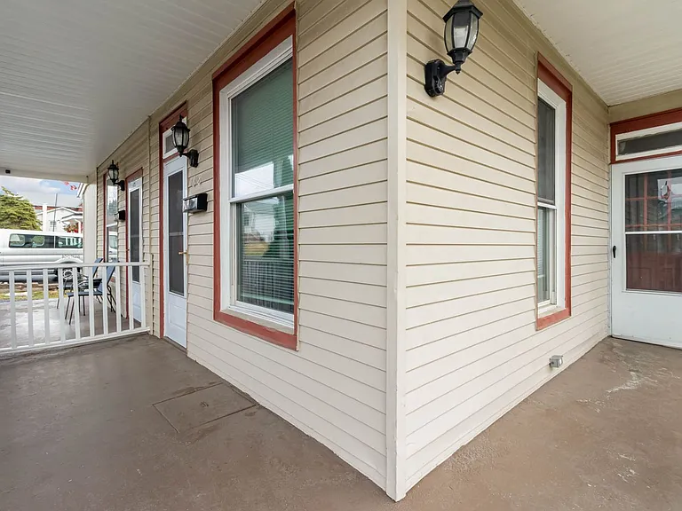 668 Main St — Photo 3