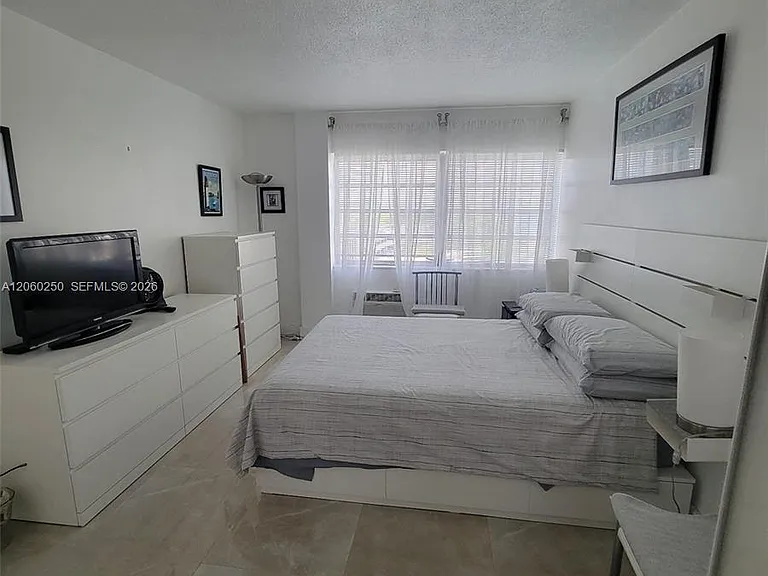 220 Kings Point Dr #606 — Photo 9