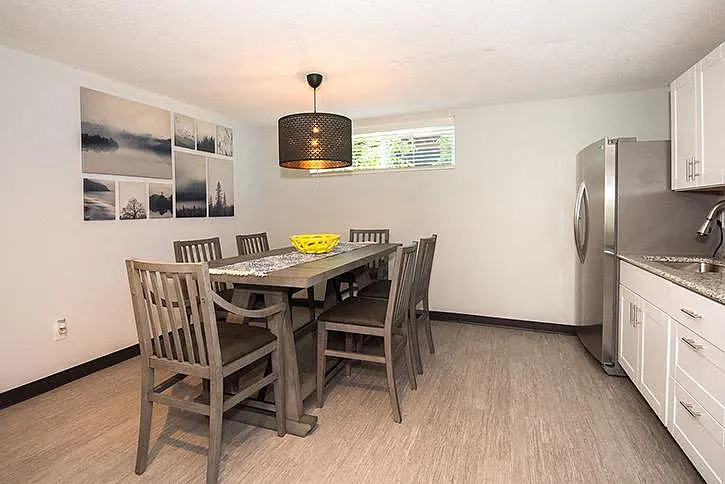 Royal Oaks Apartments — Photo 13