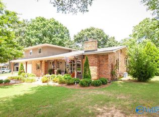 2704 Avondale Ct SE, Decatur, AL 35601