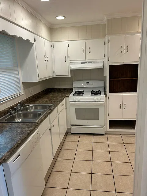 4 bed, 1500 sqft, $1,695 — Photo 2