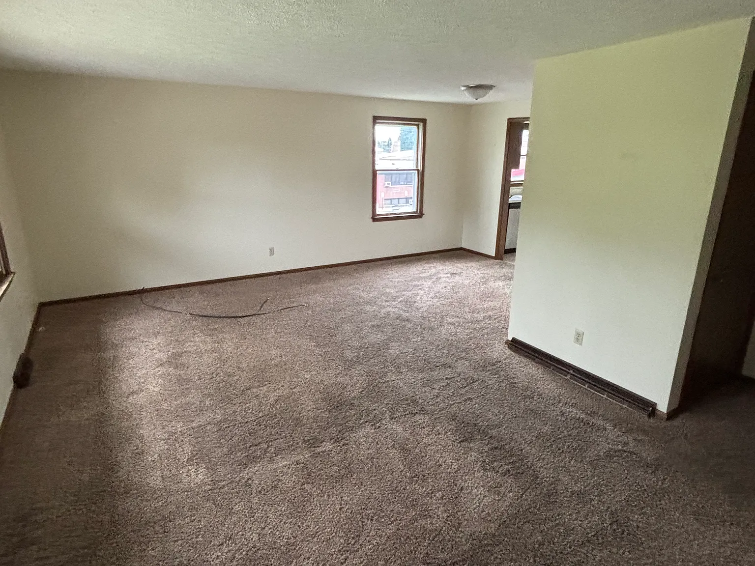 2 bed, 992 sqft, $1,000 — Photo 4