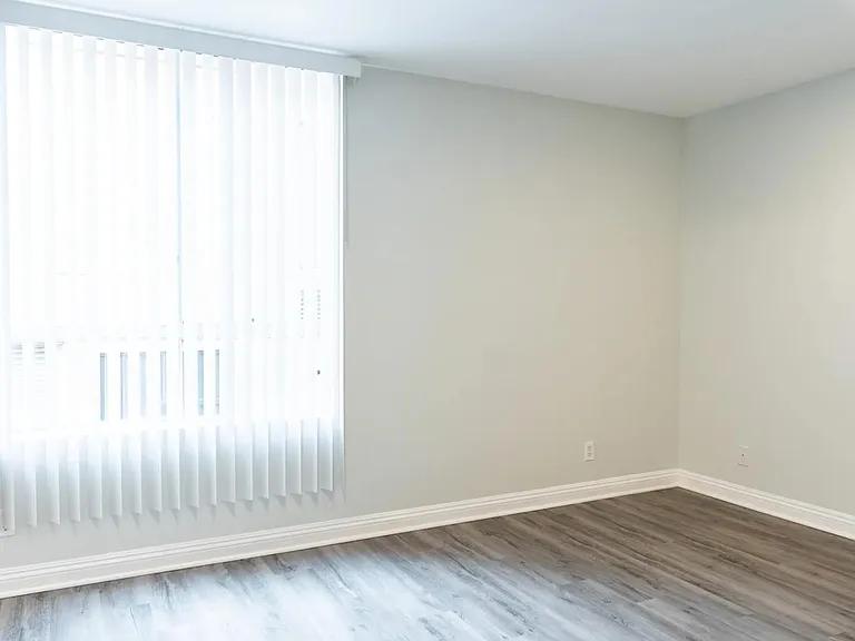 314 South Manhattan Place — Photo 5