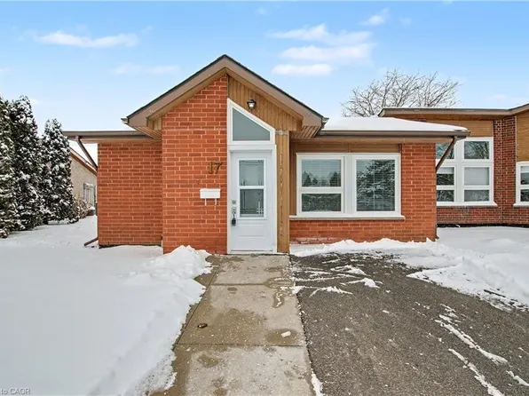 17 Monsignor Henkey Ter, Hamilton, ON L9B 2M2