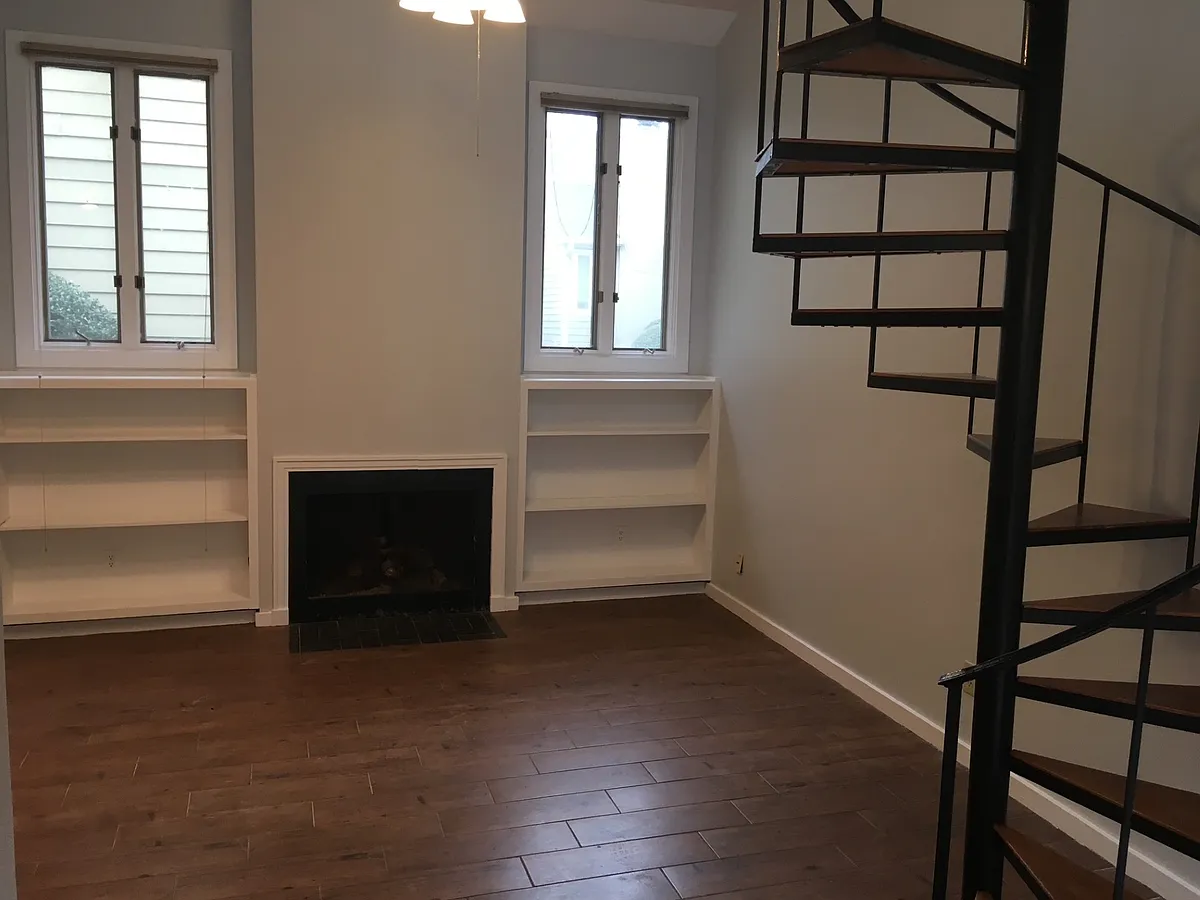 Building Photo - 836 Saint Charles Ave NE #C