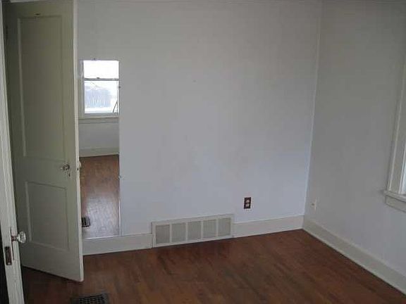 4th image of 216 N Saint Paul St