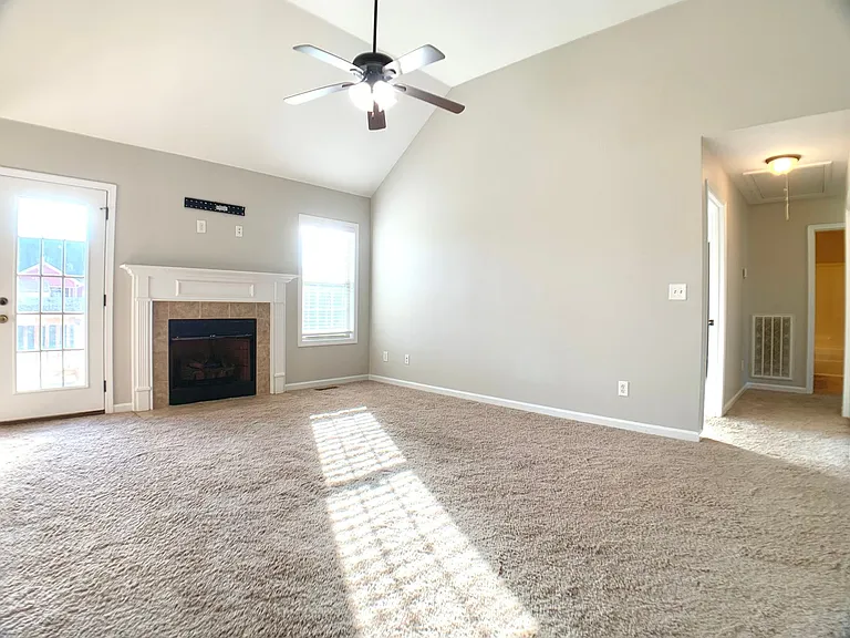 842 Shelton Cir — Photo 5