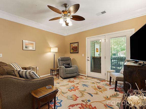 5th image of 111 Appeldoorn Cir