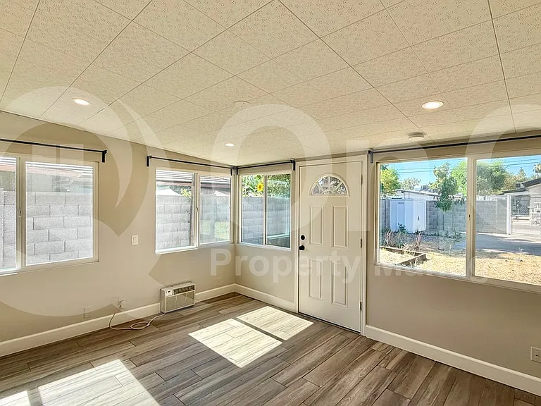 1228 W 5th St #1 — Photo 16