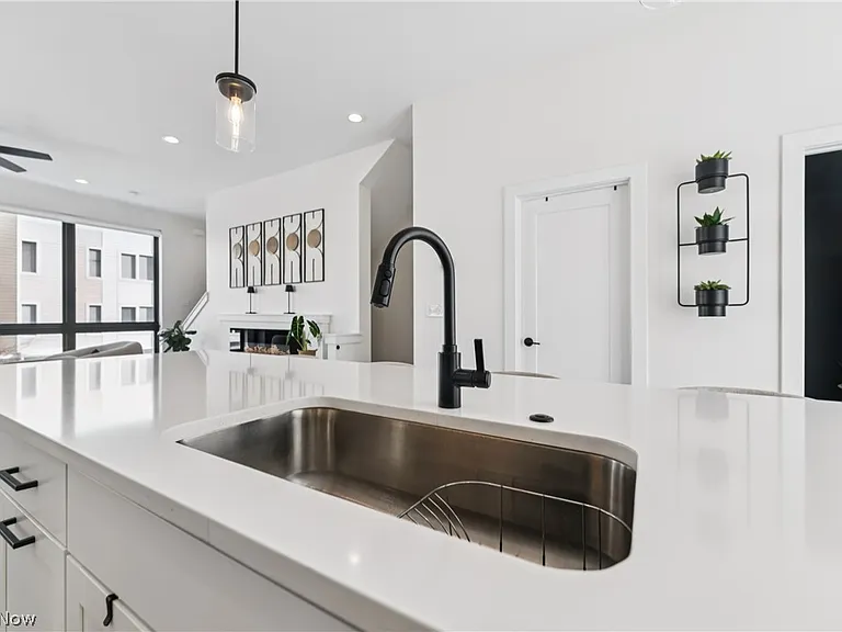 1440 E 15th St — Photo 12