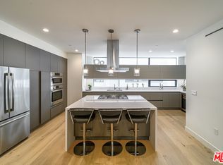 4526 N Via Nova Dr, Sherman Oaks, CA 91403