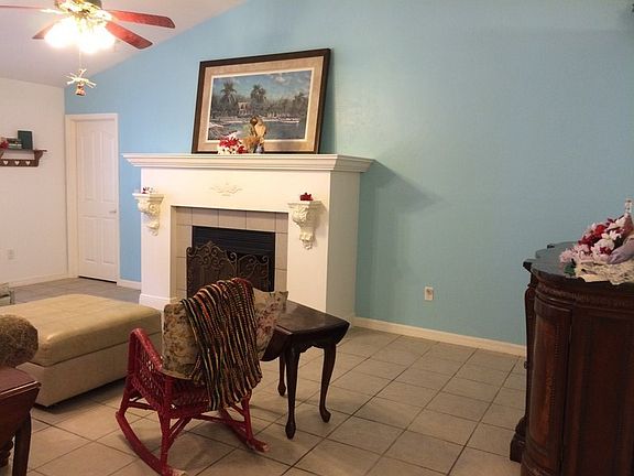 Great room/ double gas fireplace
						:
						Large room.