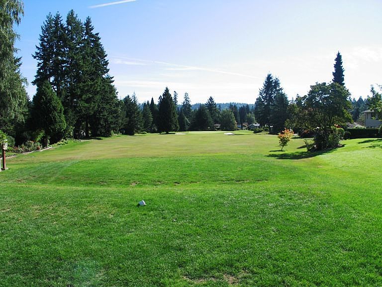 Enjoy the golf green all around!