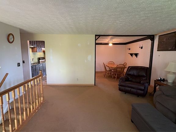 4th image of 330 Buck Hill Rd