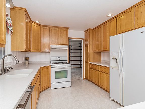 2nd image of 1810 Bel Air Dr