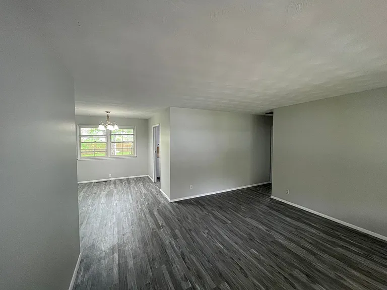 2221 S Virginia Ave — Photo 19