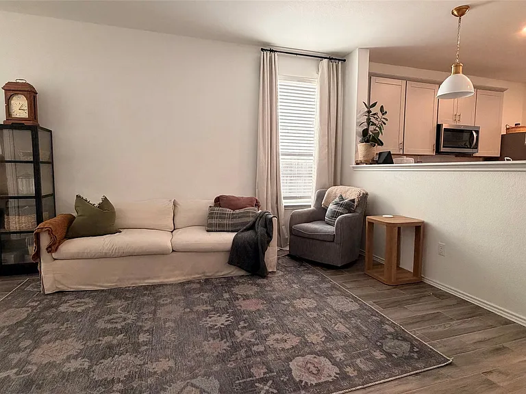 112 Bennington Dr — Photo 3