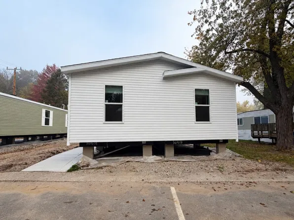 7471 Sunset Dr #34, Brighton, MI 48114