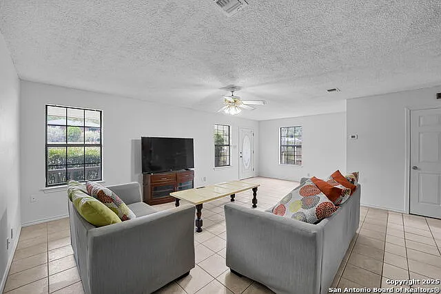 1 bed, 1.0 bath, 1200 sqft, $1,500 — Photo 2