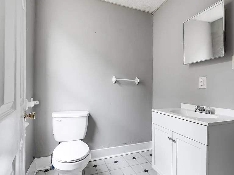 3017 Barton Ave — Photo 4