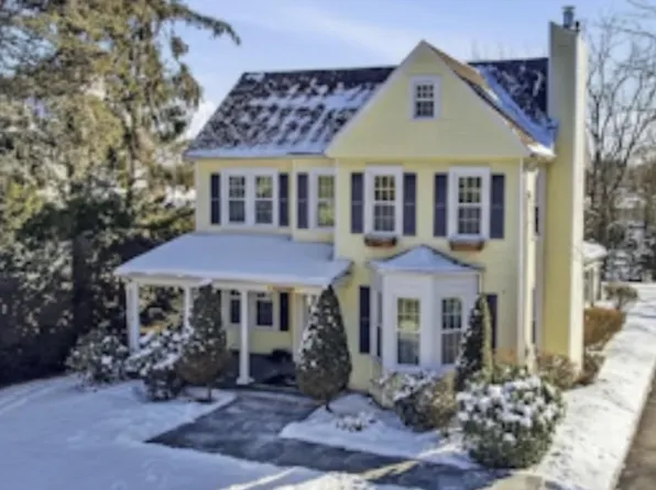 13 Walnut Street, Glen Head, NY 11545
