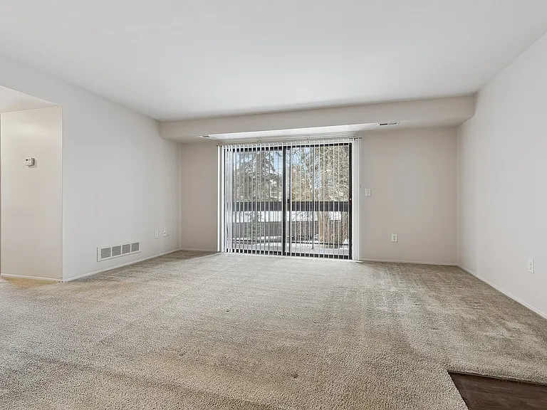 Clinton Manor Apartments — Photo 15