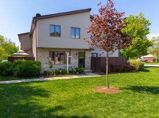 1030 Schoolgate Rd, New Lenox, IL 60451