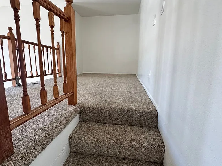 549 S Wilton Pl — Photo 6