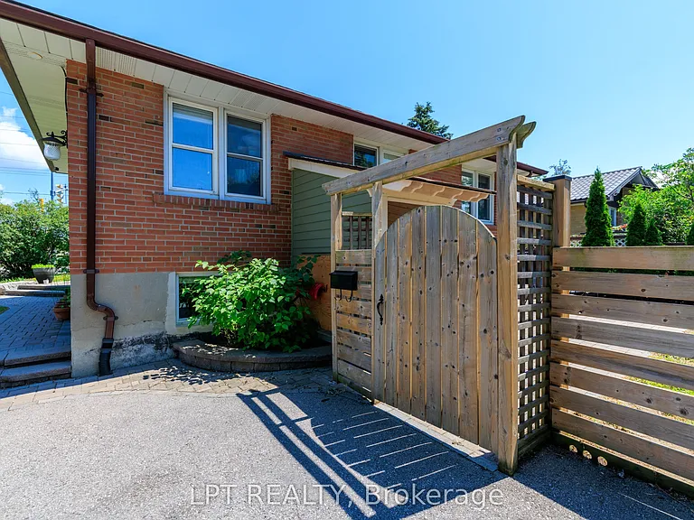 195 Grove St E #LOWER — Photo 2