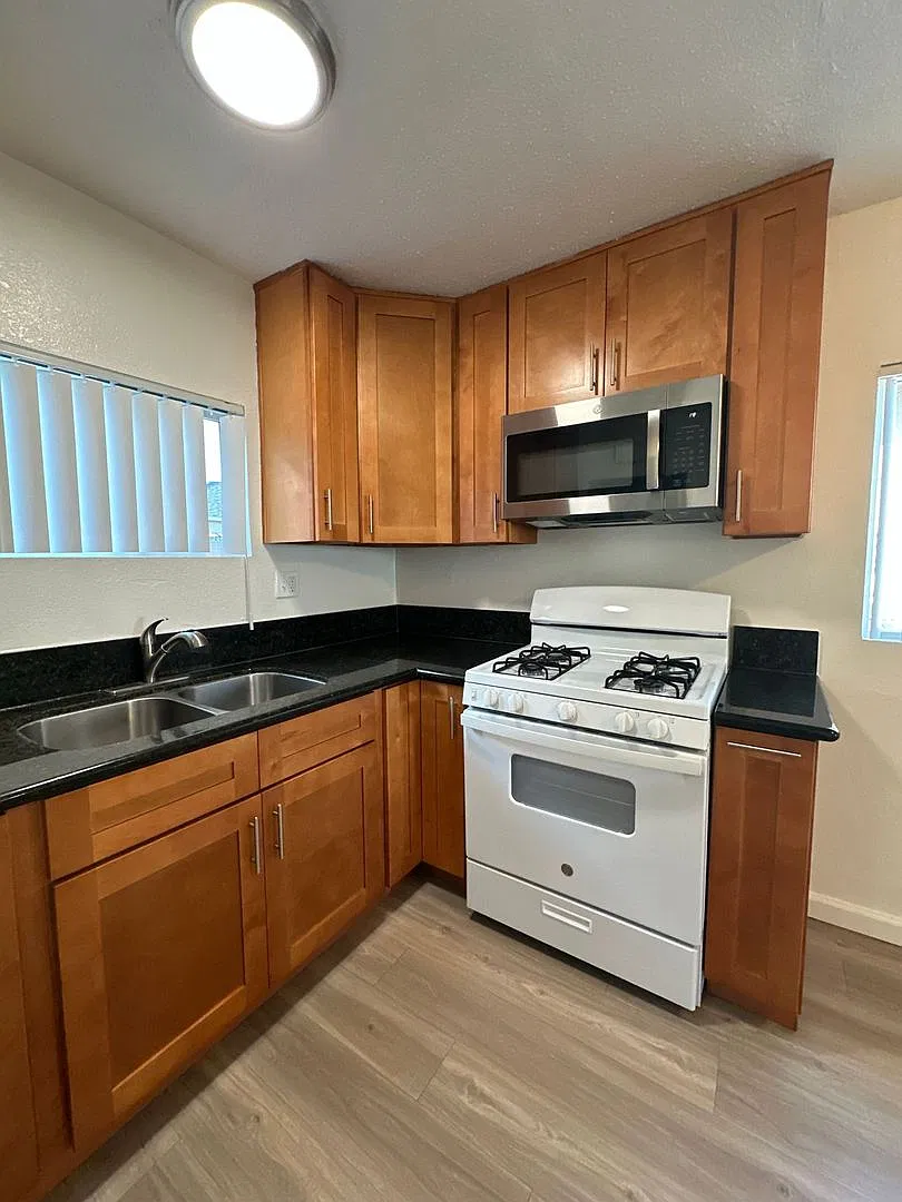 6423 CORONA — Photo 3