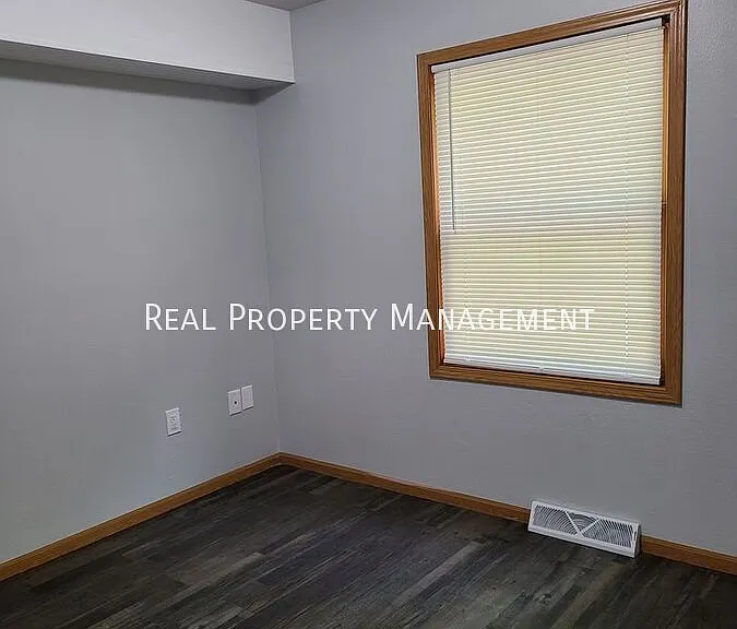 8484 N 66th St — Photo 5