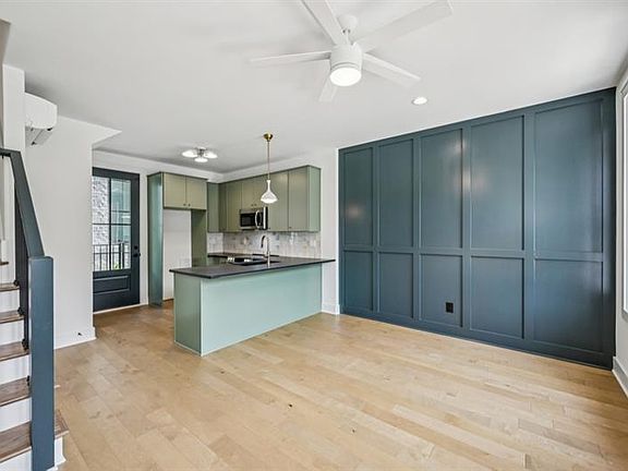 3rd image of 1160 Boulevard Se #3