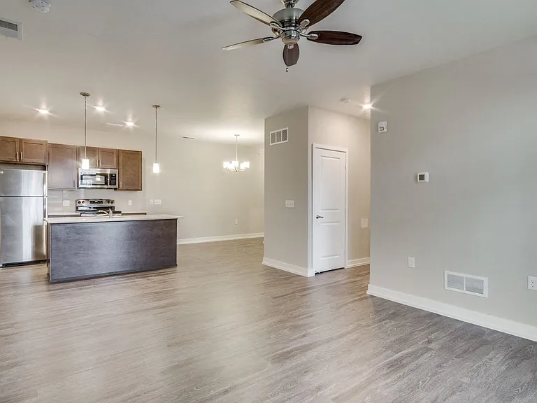 Vinyl Plank Flooring (Spruce)