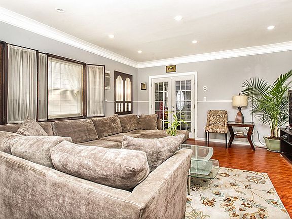 3rd image of 2051 E 55th St
