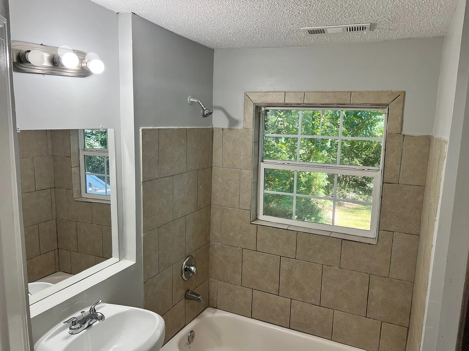 960 Dewey St sw - 960 — Photo 4