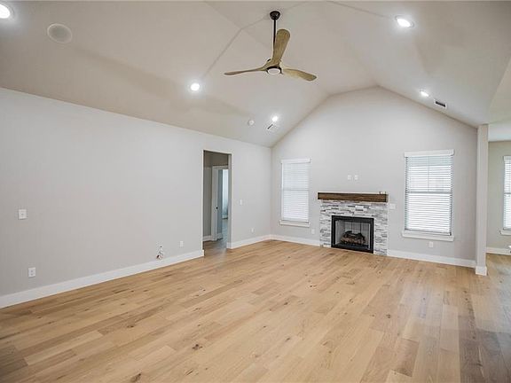 2nd image of 7843 Range Ave