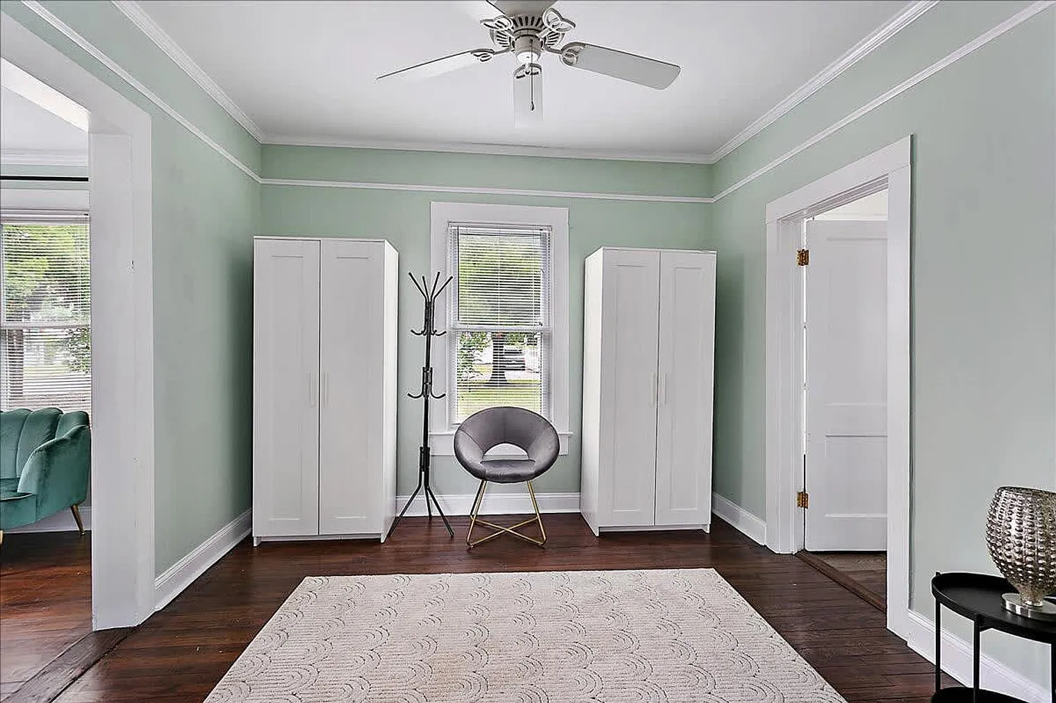 3 bed, 2.0 bath, 1194 sqft, $4,617 — Photo 3