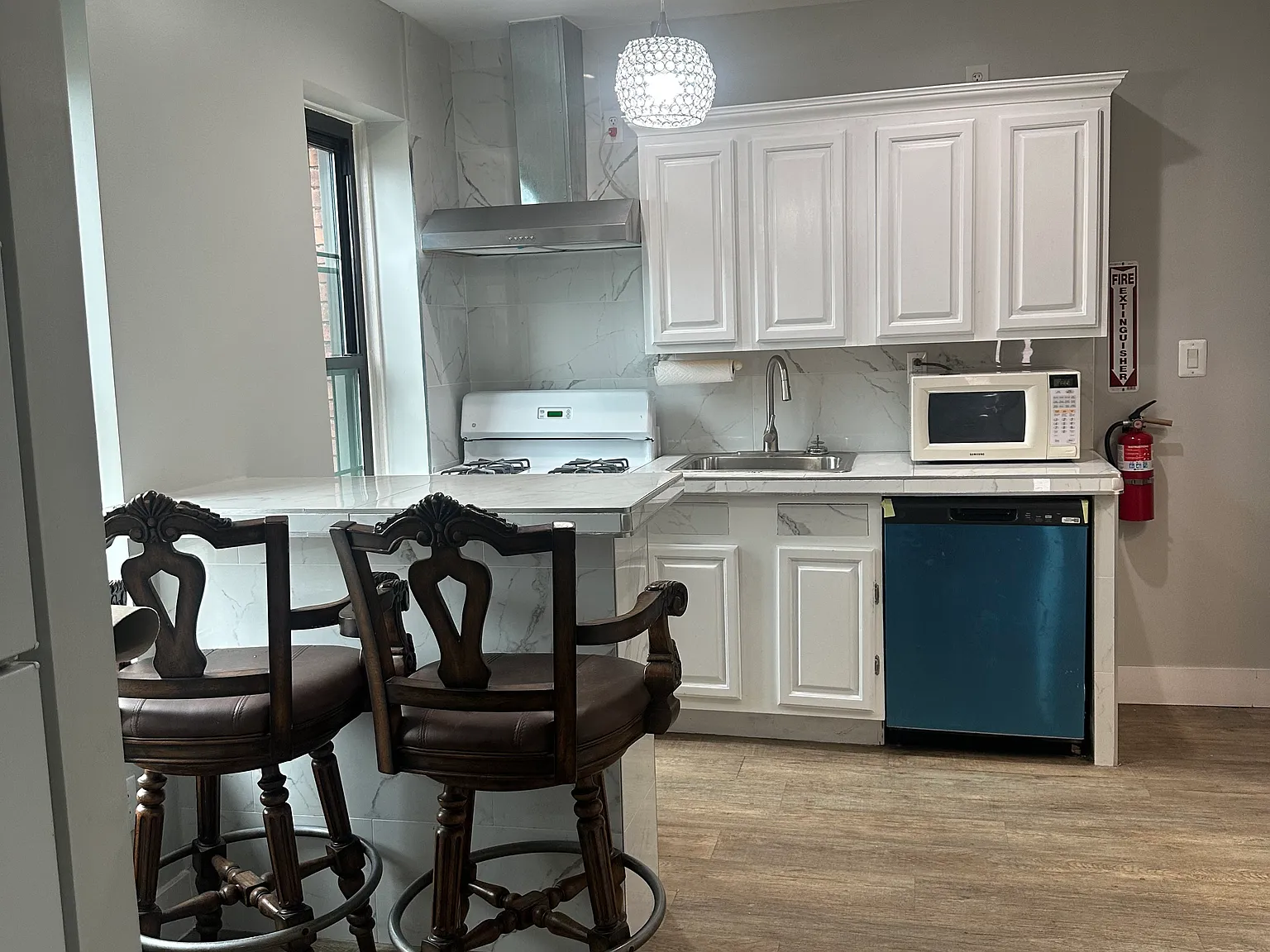 643 N Main St — Photo 2