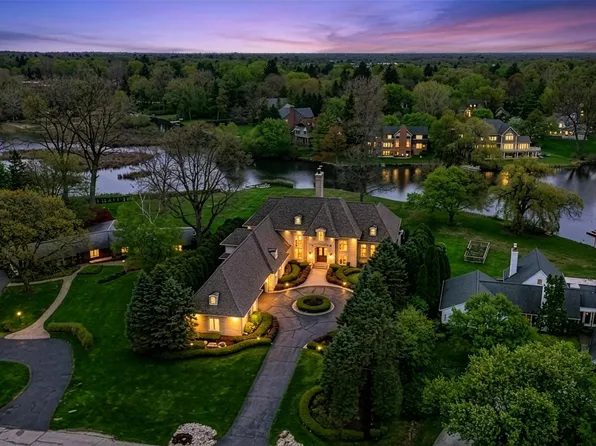 6265 Dakota Cir, Bloomfield Hills, MI 48301