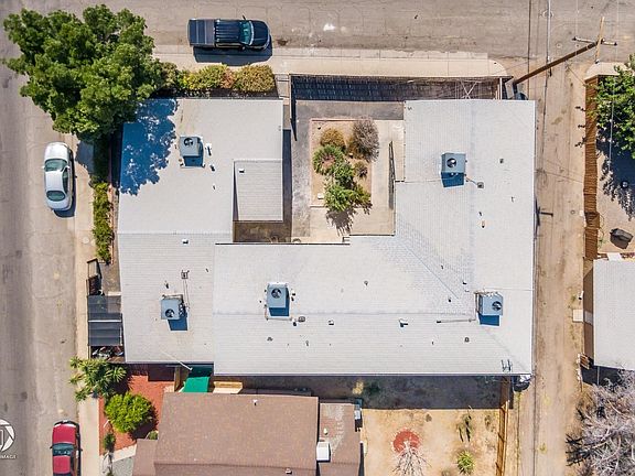 4th image of 222 E St