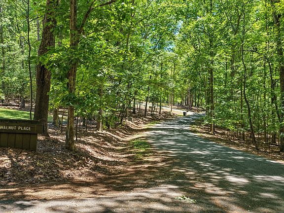 2nd image of 225 Oak Run Run