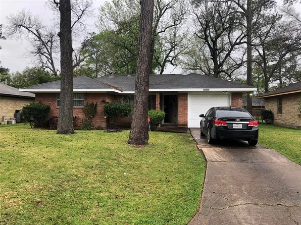 10201 Bretton Dr, Houston, TX 77016