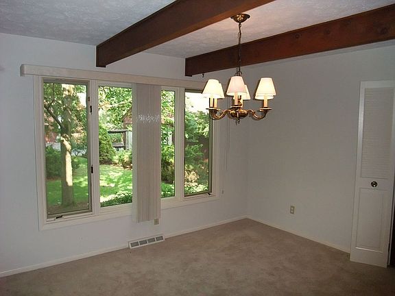 3rd image of 928 Trimble Pl